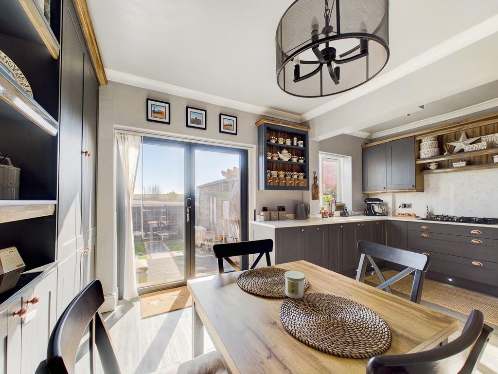 Property photo 2 of 15 Cam01984G0-Pr0024-Still005.Jpg