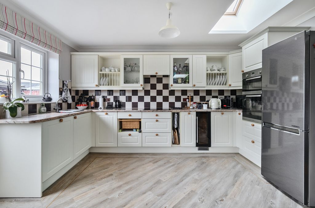 Property photo 3 of 12 1288200-15-6835B3...