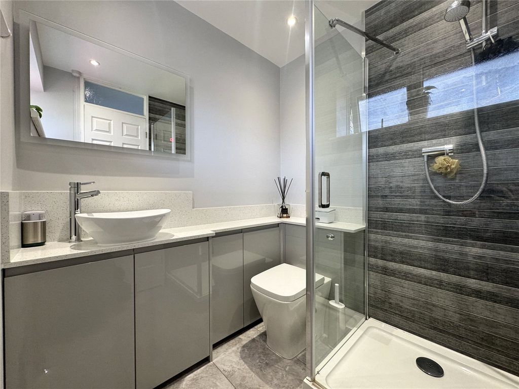 Property photo 1 of 28 Picture No. 08