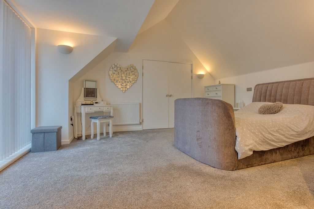 Property photo 3 of 33 Ewemove - The Jetty (28)