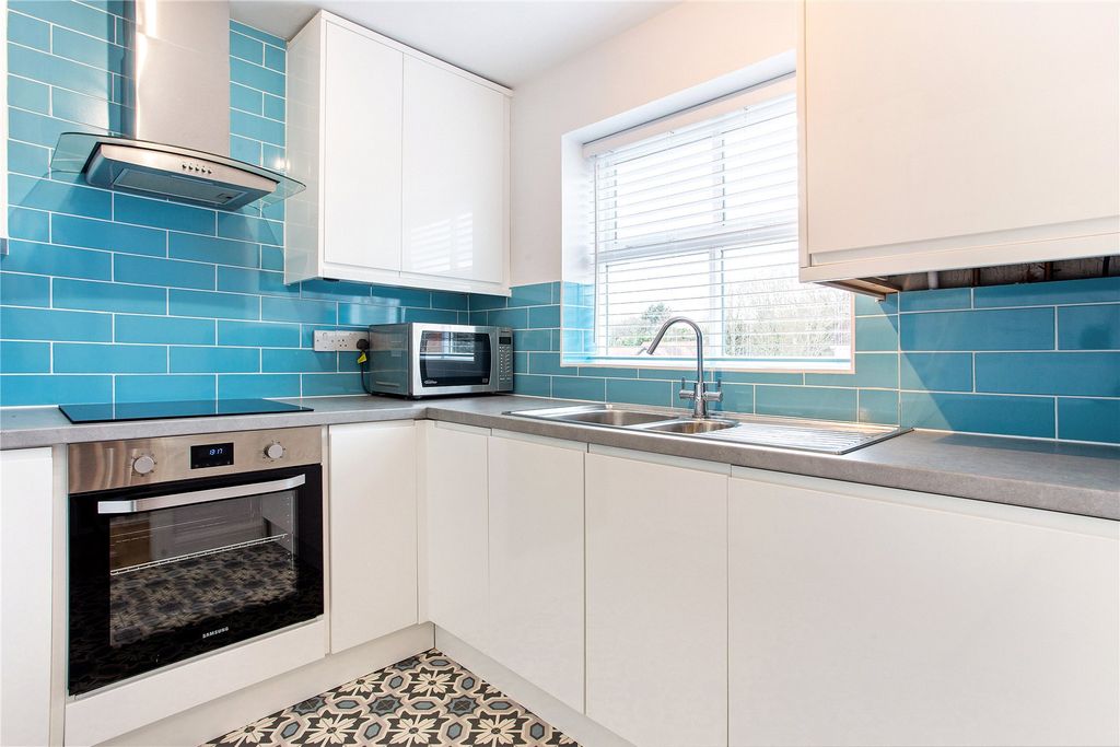 Property photo 3 of 16 9 Lyster Mews 314124