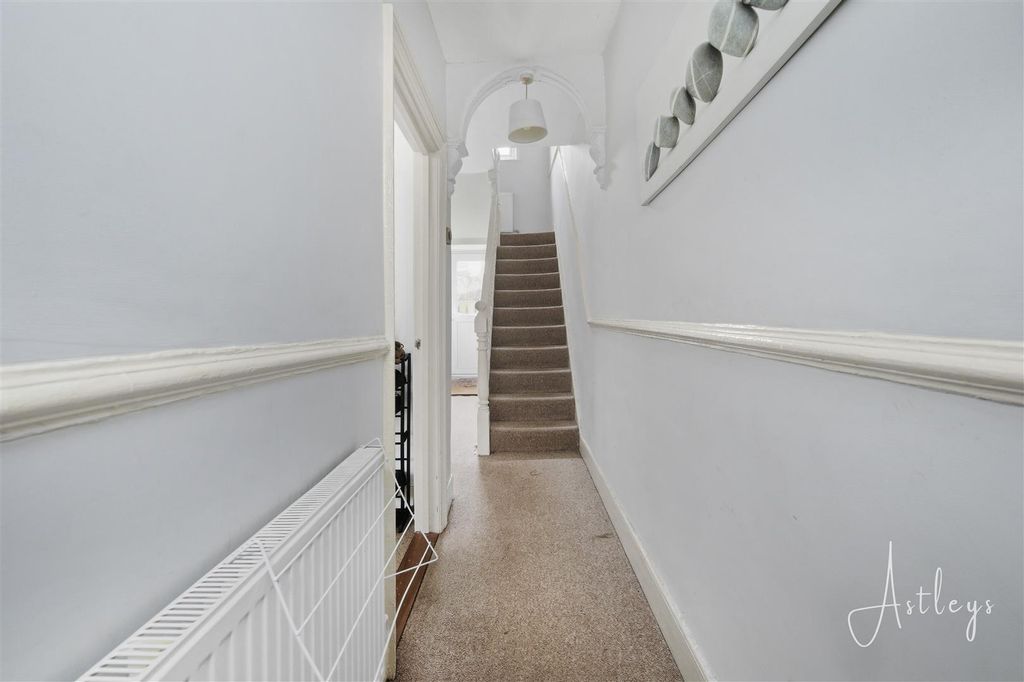 Property photo 3 of 19 Hall