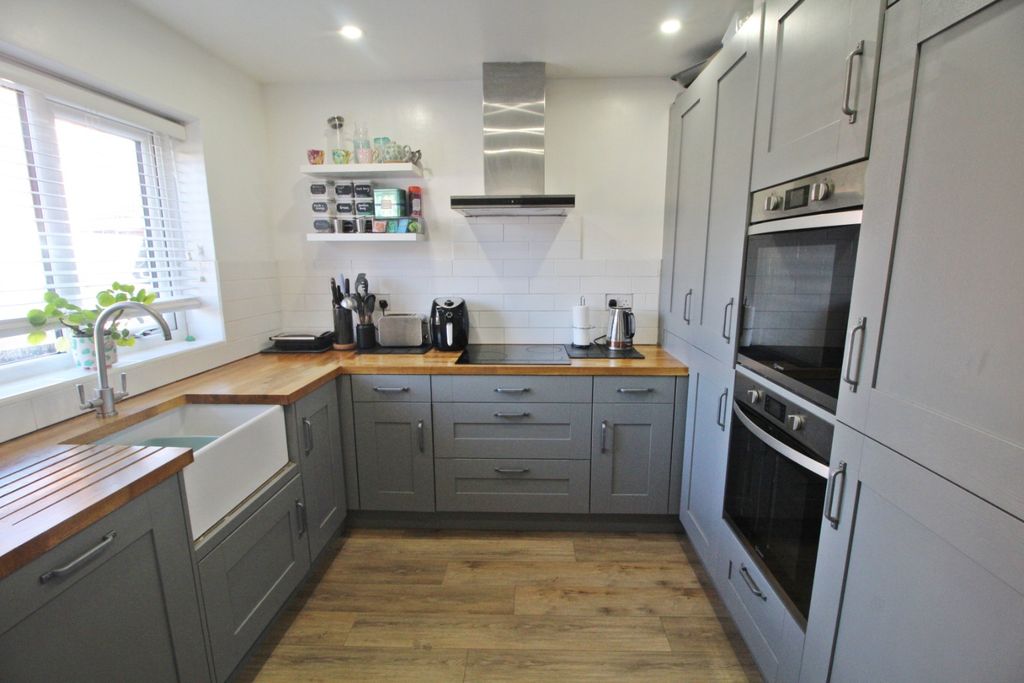 Property photo 2 of 17 4965031