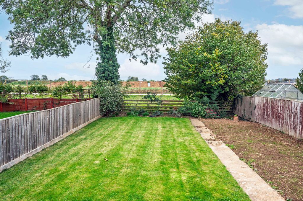 Property photo 2 of 19 Garden