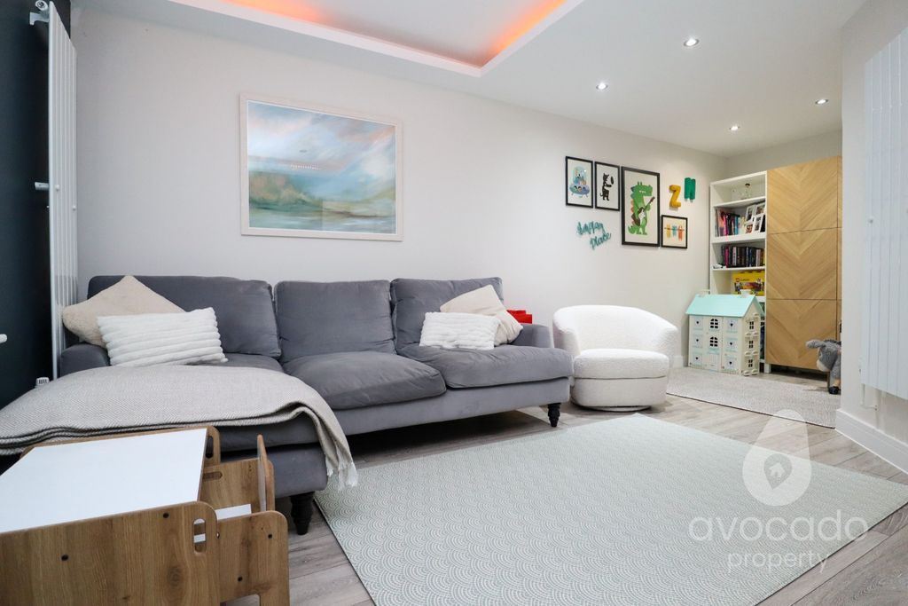 Property photo 2 of 18 4711774