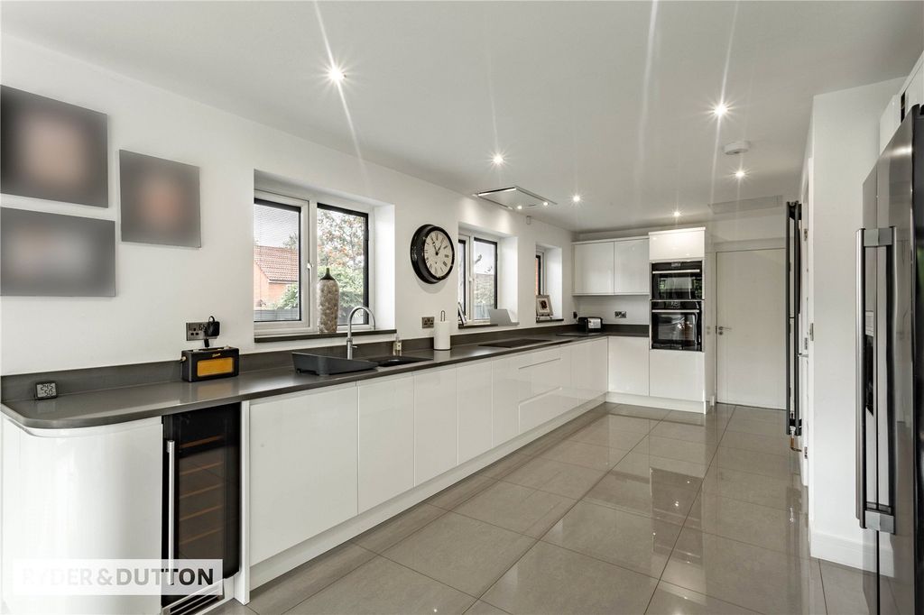Property photo 3 of 24 Kitchen Diner