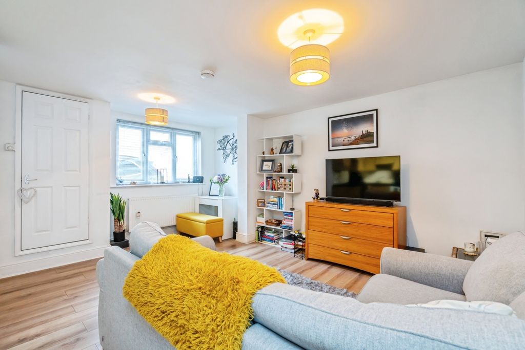 Property photo 3 of 11 Photo