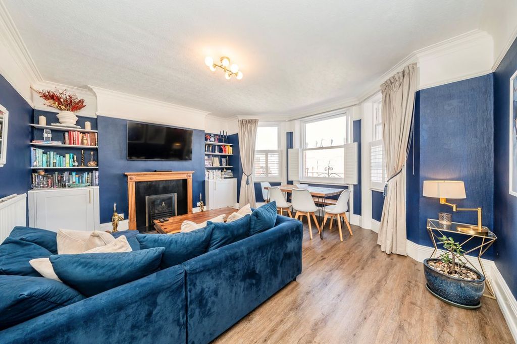 Property photo 2 of 8