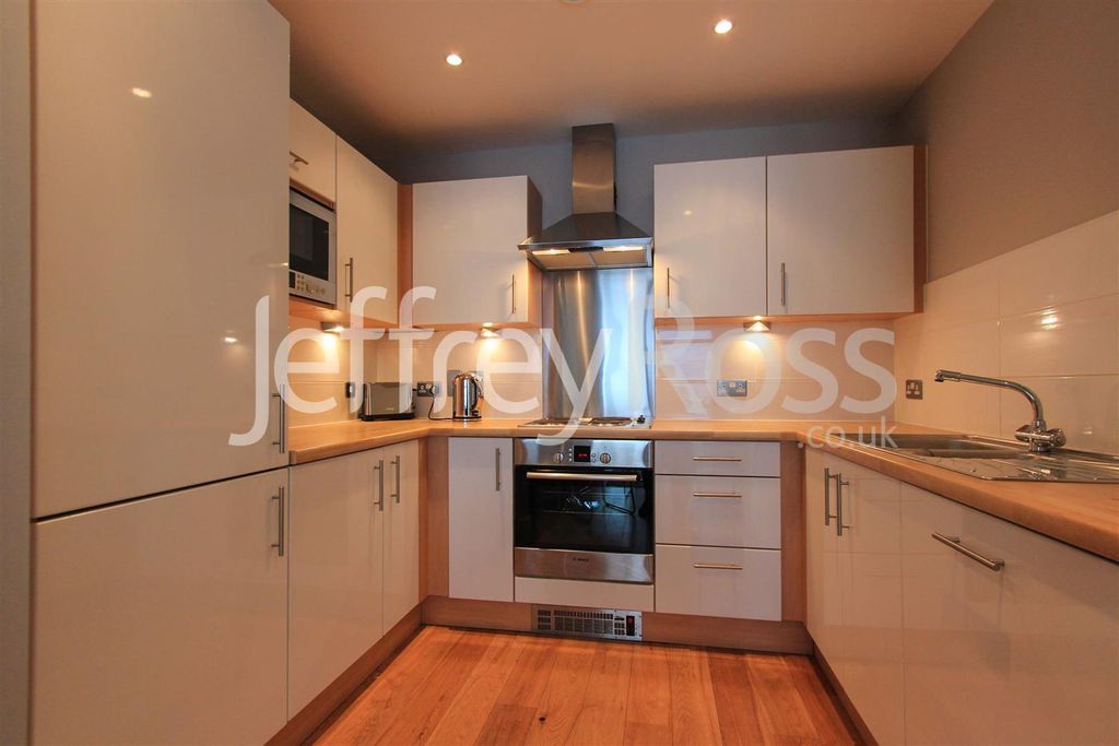 Property photo 2 of 6 Meridian Plaza 1 Beds (6 Of 10).Jpg