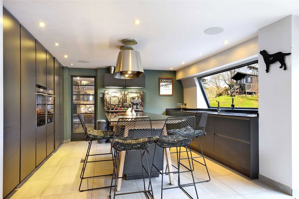 Property photo 2 of 19 Kitchen