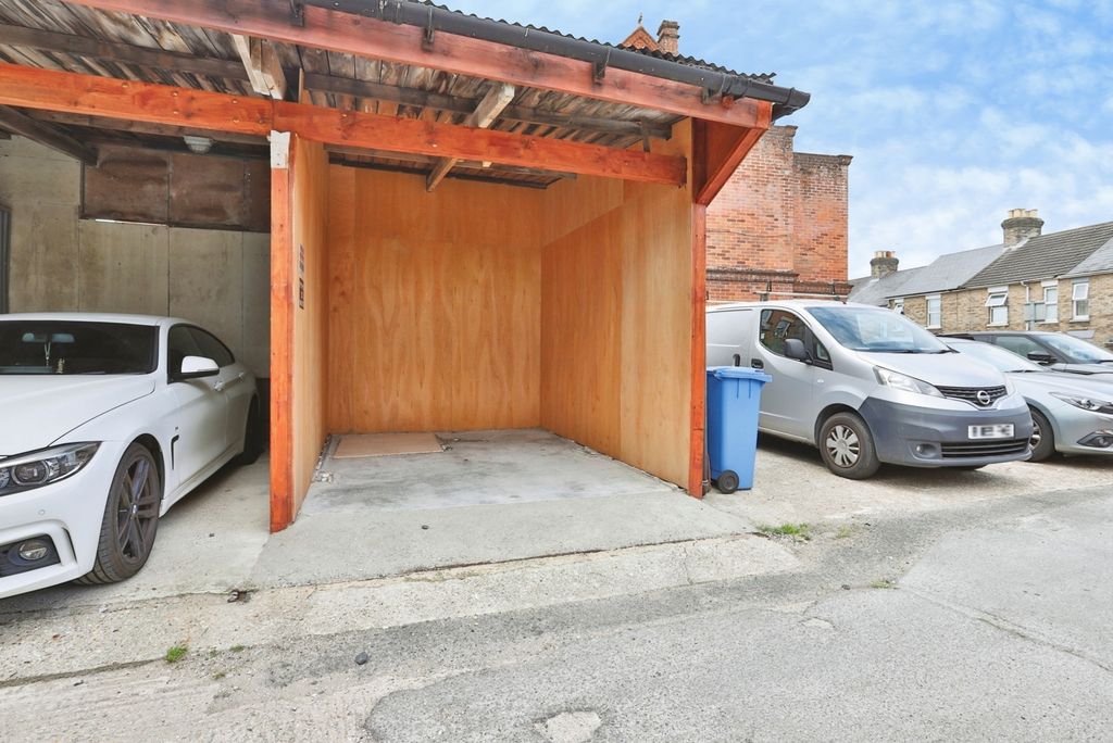 Property photo 2 of 13 Parking
