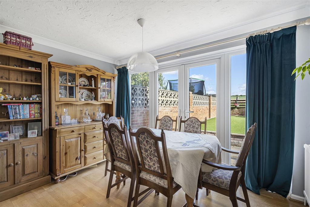 Property photo 3 of 19 30_63888.Jpg