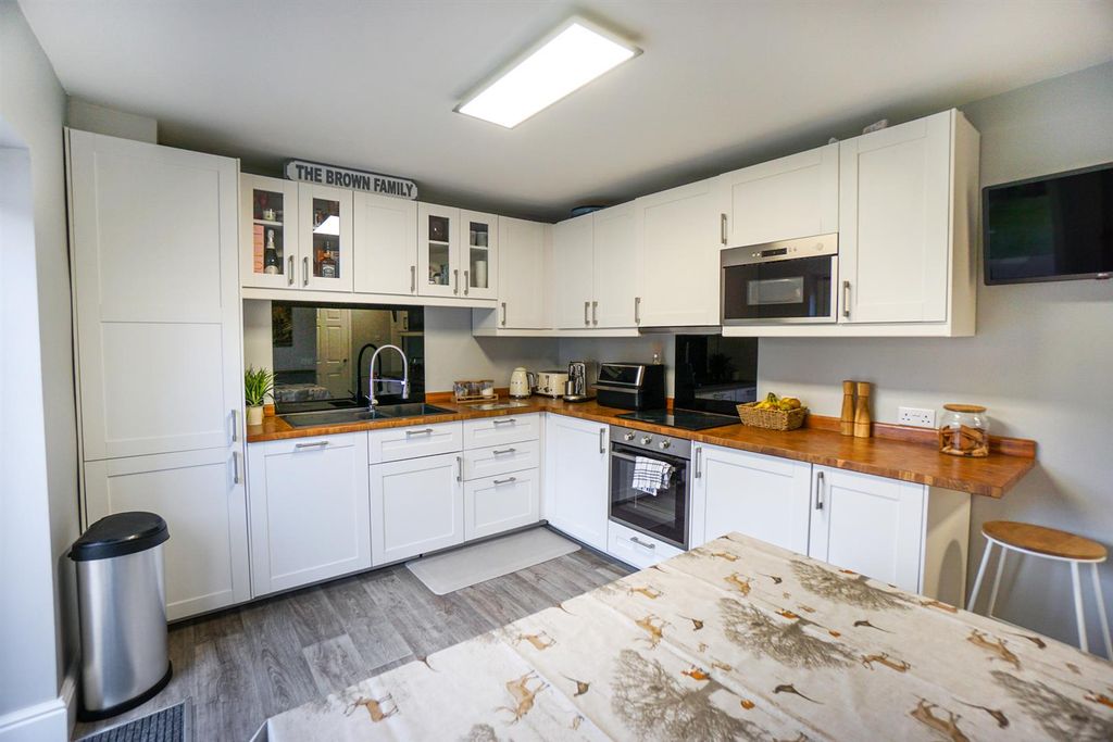 Property photo 3 of 18 Family Dining Kitchen