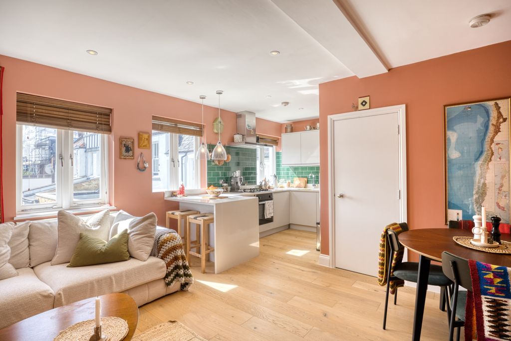 Property photo 2 of 18