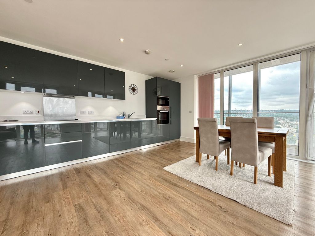 Property photo 1 of 19 Three Bedroom Sub - Penthouse To Rent