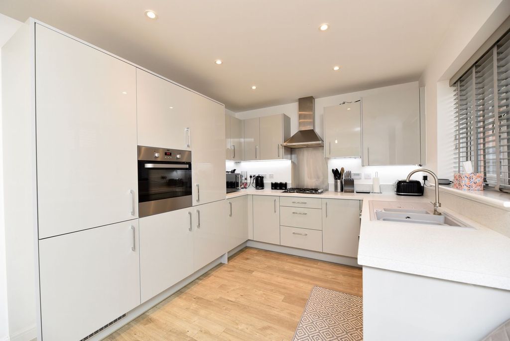 Property photo 3 of 23