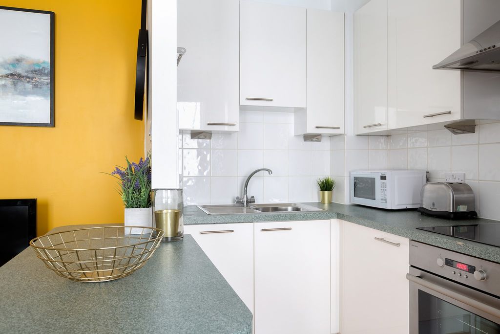 Property photo 2 of 18 Kitchen