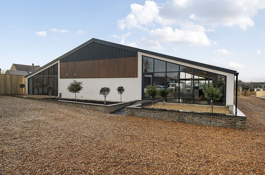 Property photo 1 of 17 The Old Cow Barn