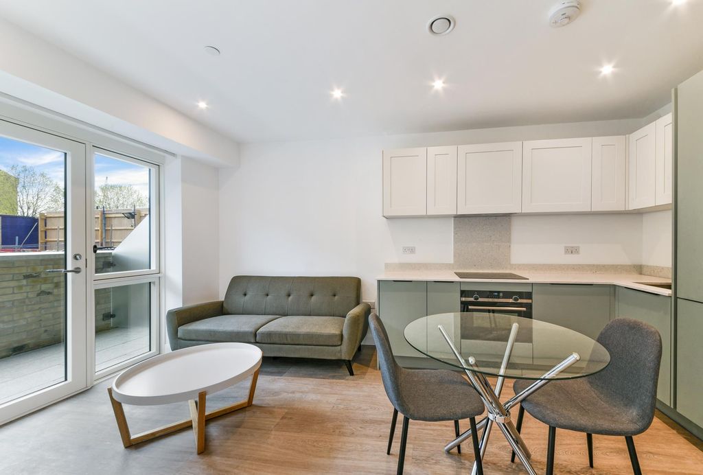 Property photo 3 of 11