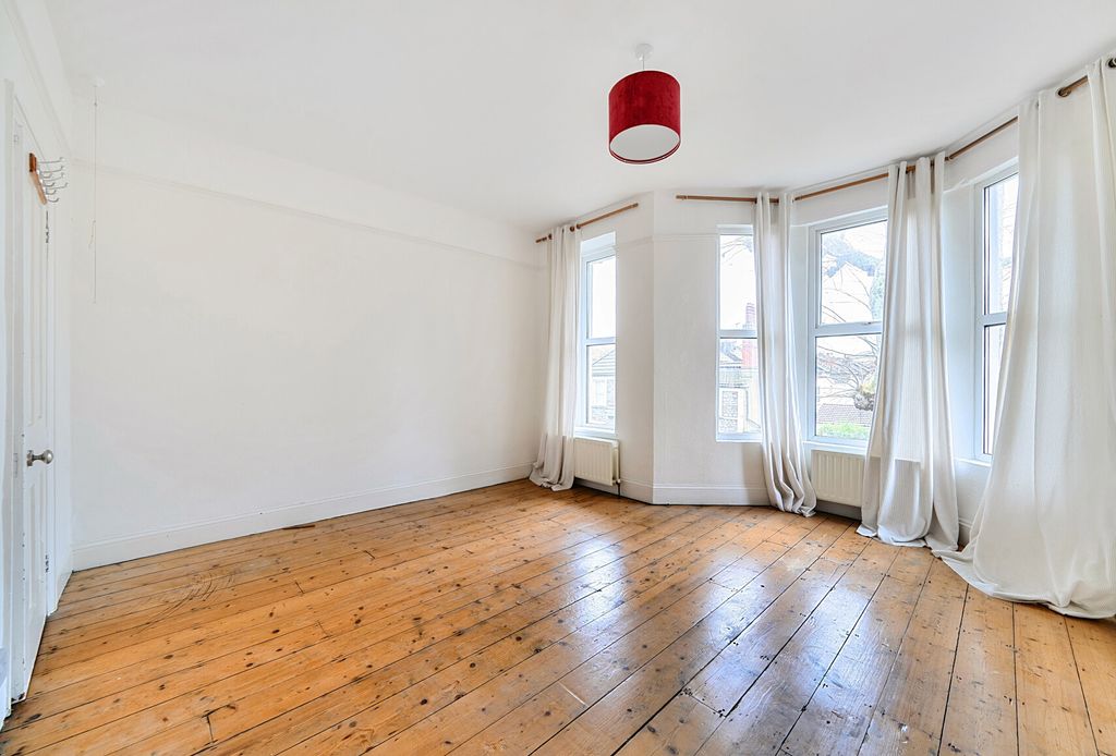 Property photo 3 of 23 1385904-7-692d9Bb...