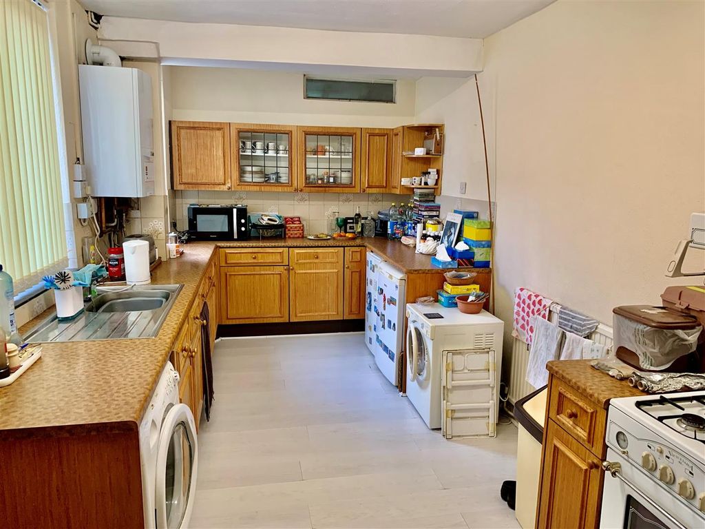 Property photo 2 of 12 Kitchen