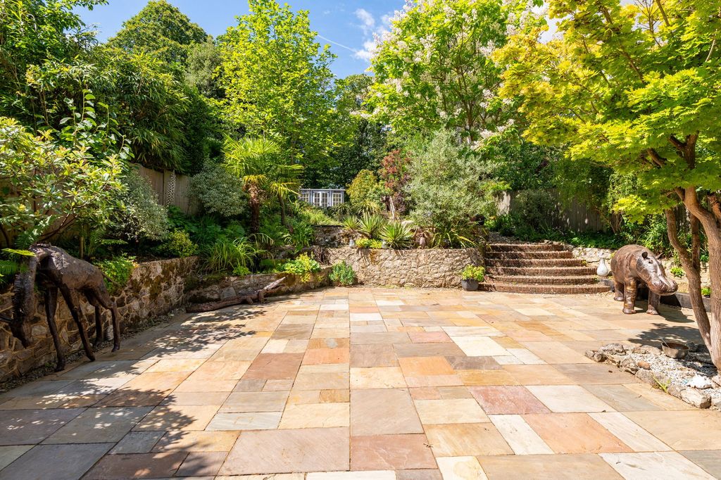 Property photo 3 of 27