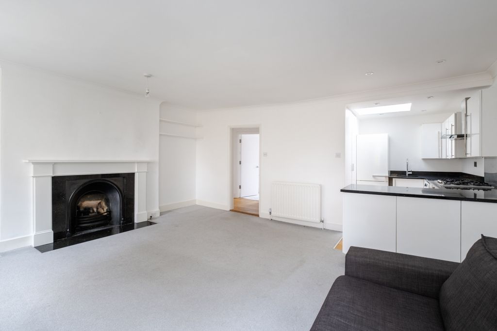 Property photo 3 of 11 Compton Road