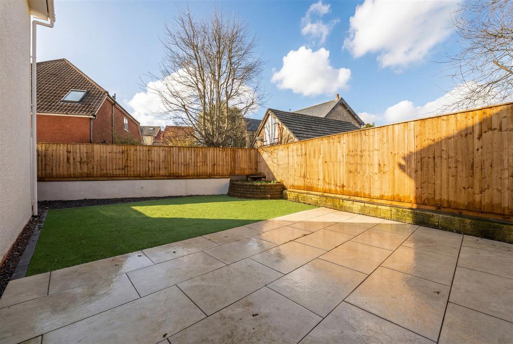 Property photo 2 of 22 768567.Jpg