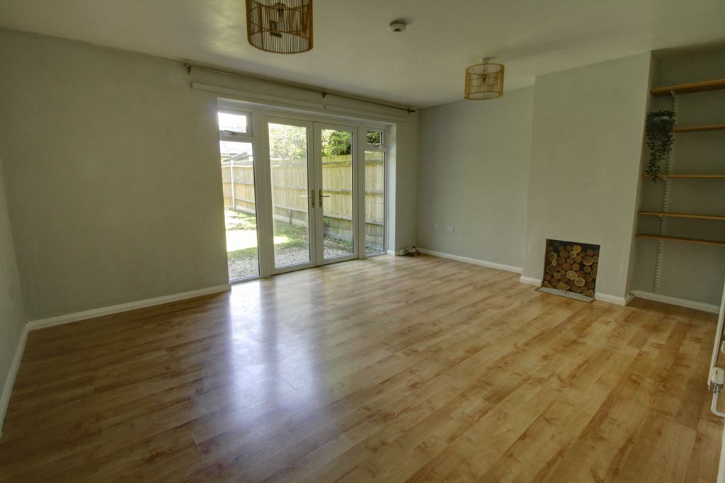 Property photo 3 of 15 9She7