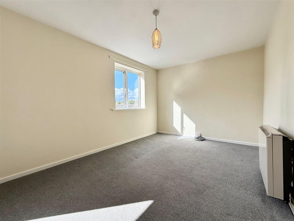 Property photo 3 of 6 Lounge