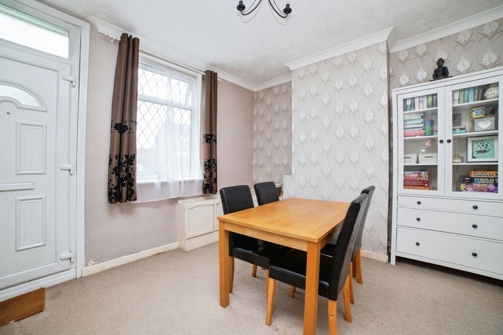 Property photo 2 of 17 Photo