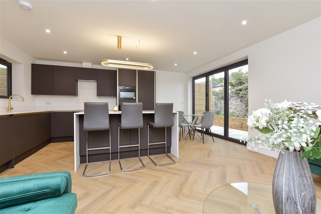 Property photo 2 of 12 Lounge / Kitchen / Diner