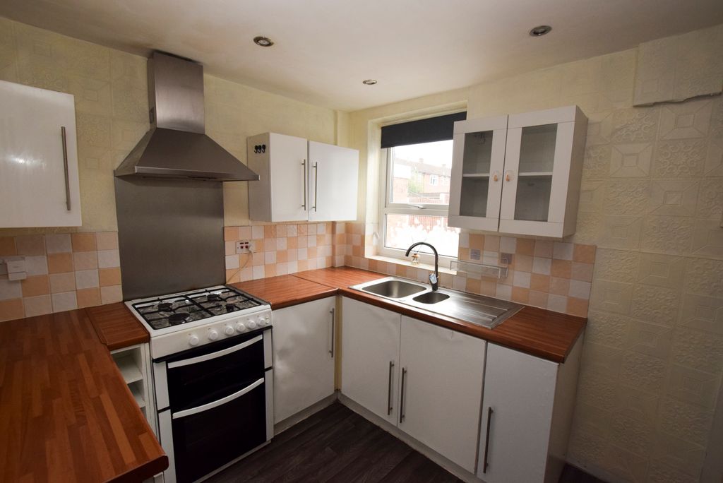 Property photo 3 of 16 Kitchen 1