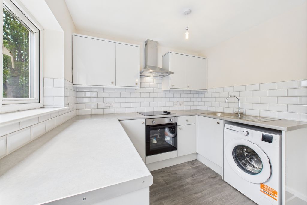 Property photo 2 of 11 Kitchen