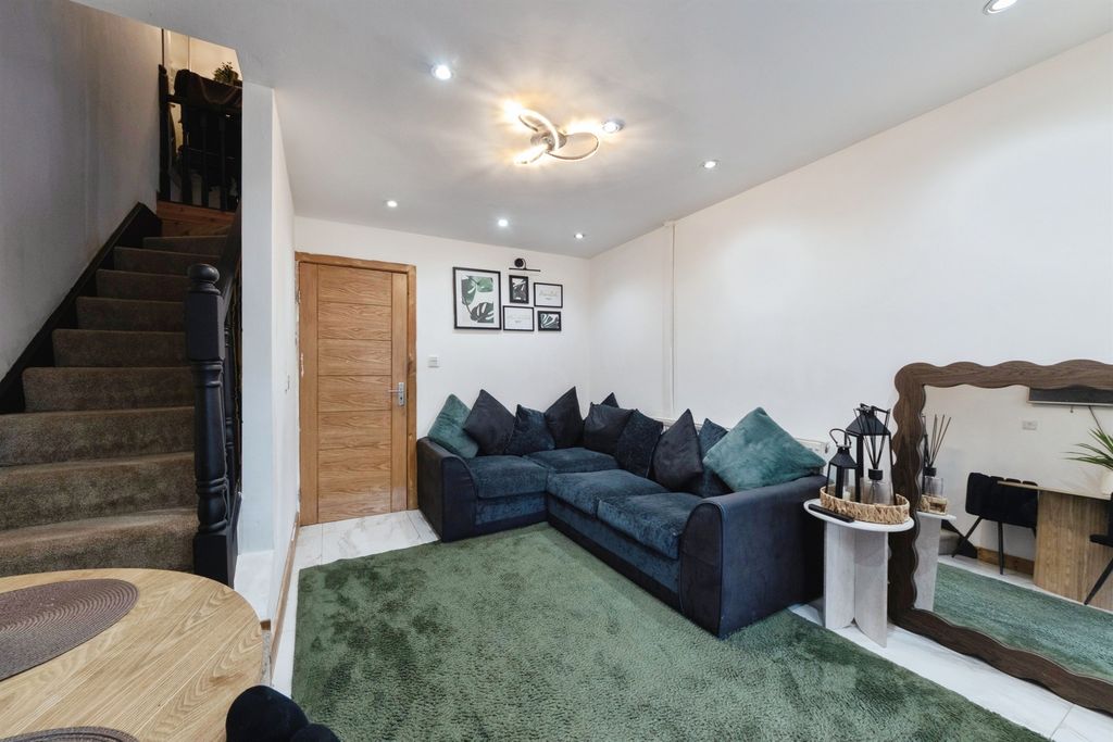 Property photo 3 of 19