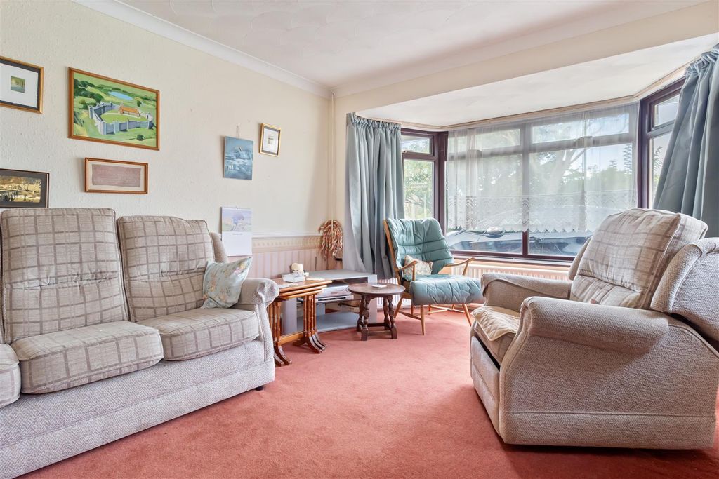 Property photo 3 of 17 8 Midhurst Close-012.Jpg