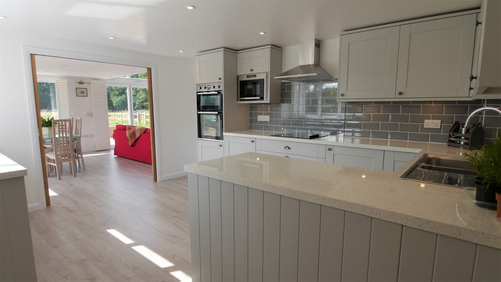 Property photo 3 of 13 Kitchen