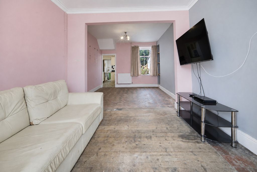 Property photo 3 of 24