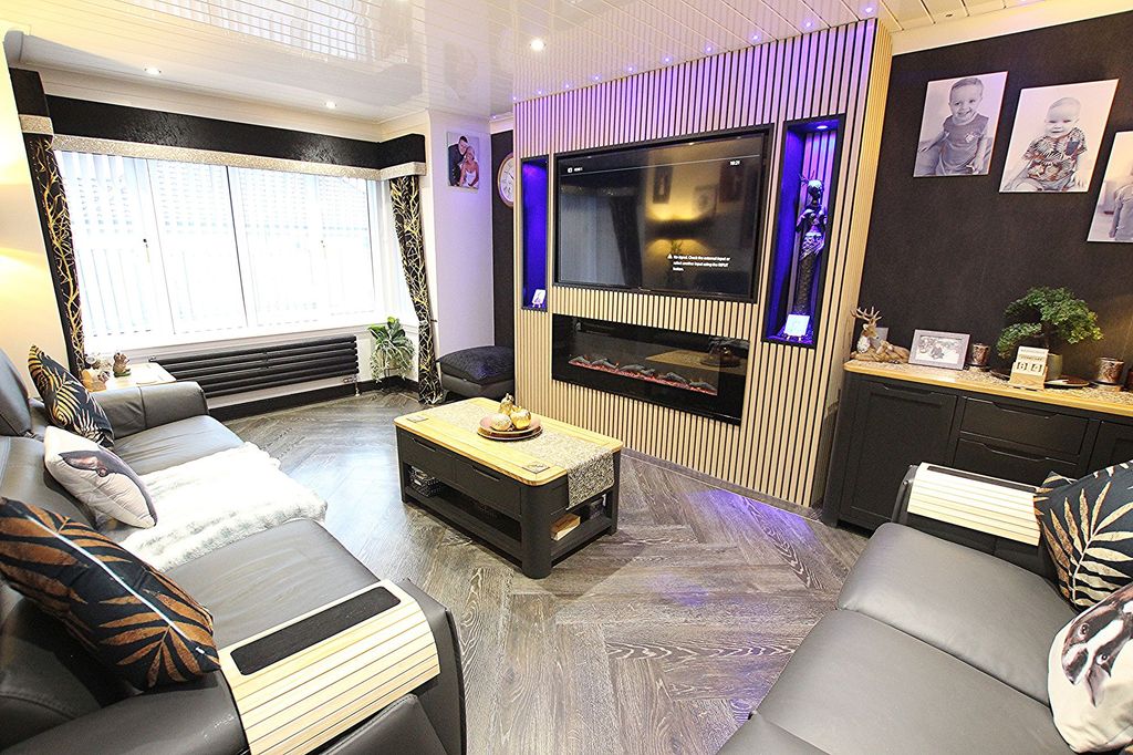 Property photo 2 of 13 Lounge