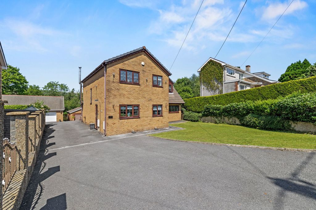 Property photo 3 of 46