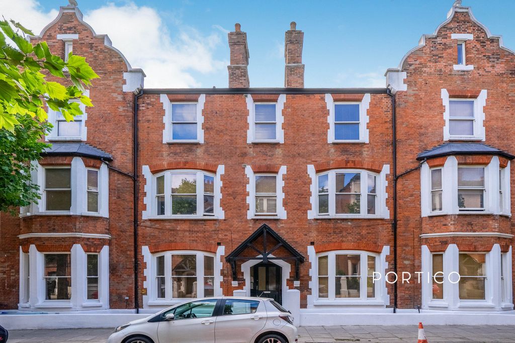 Property photo 1 of 10 External