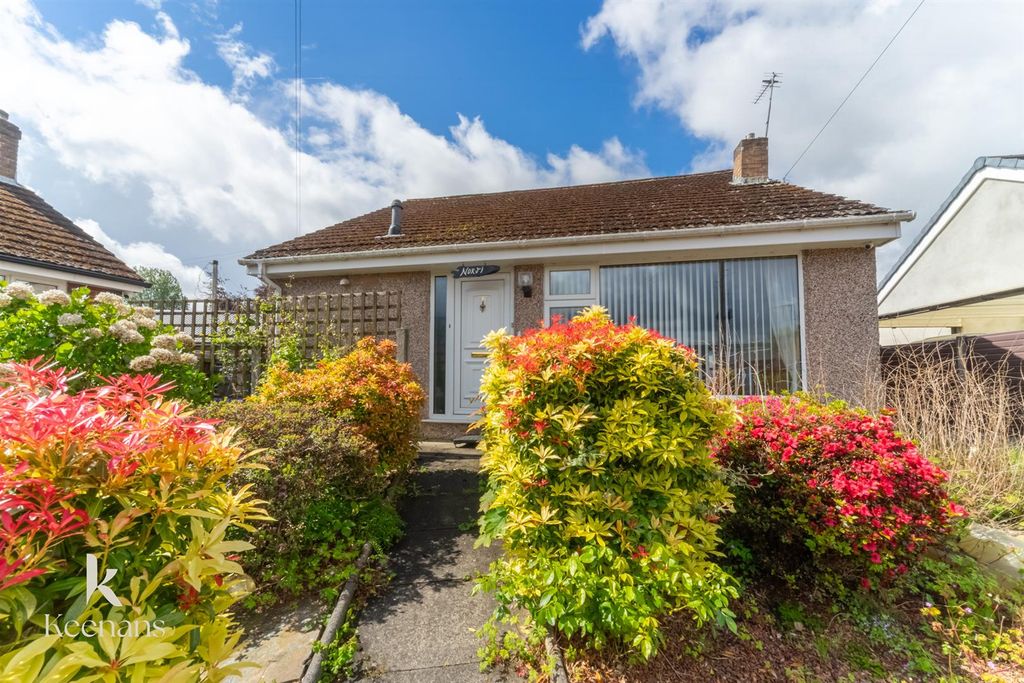 Property photo 1 of 26 Andrew Ave-23.Jpg