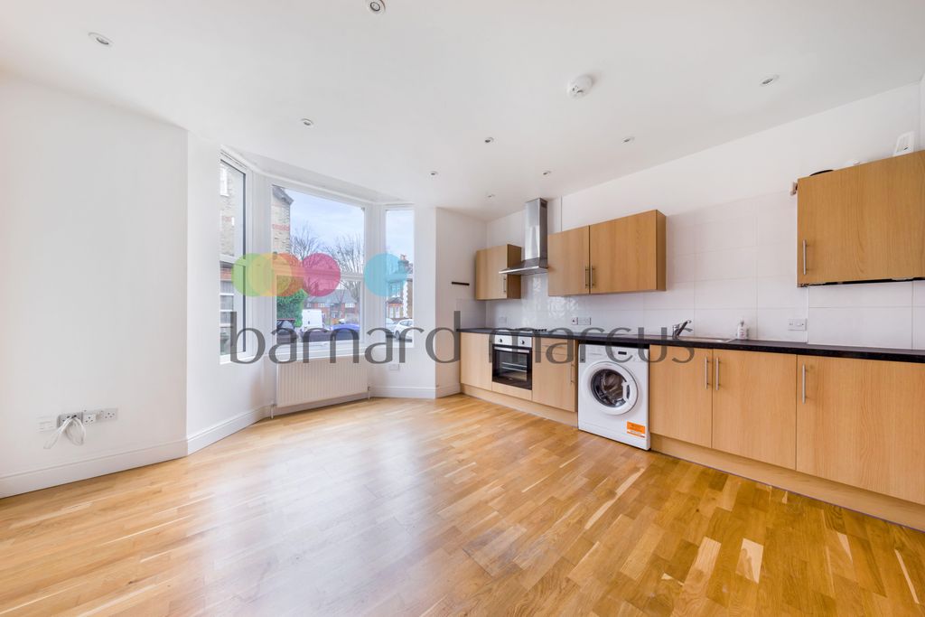 Property photo 2 of 7 Kitchen