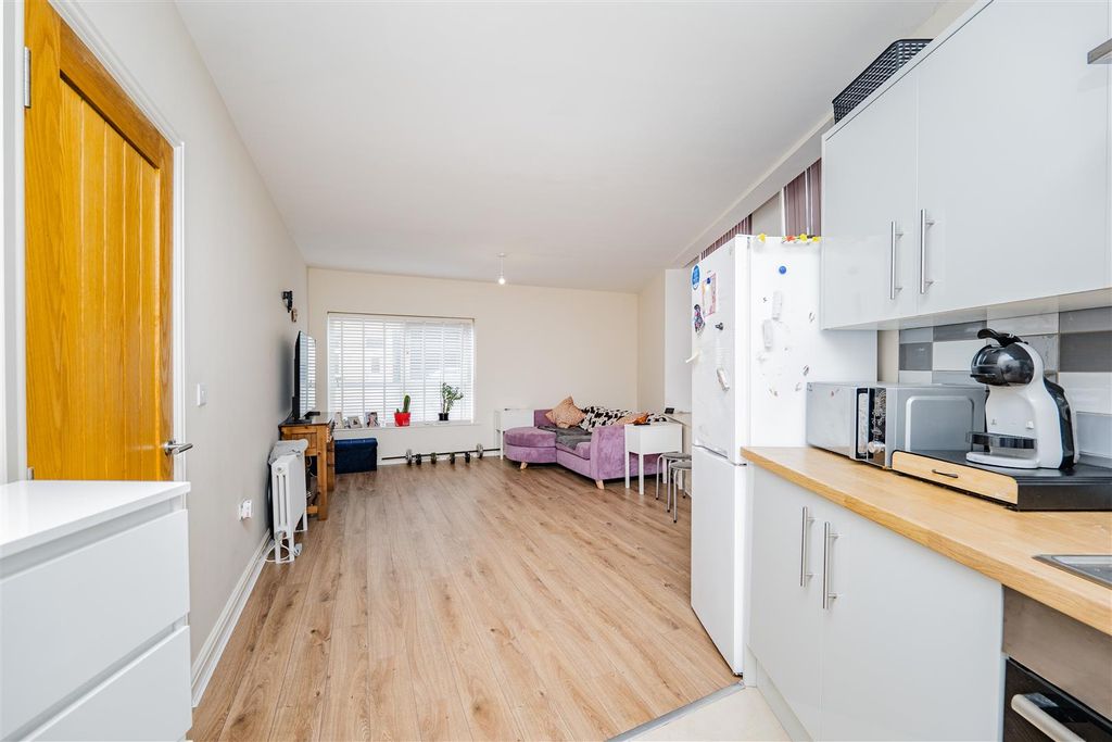 Property photo 2 of 14 P1388242.Jpg