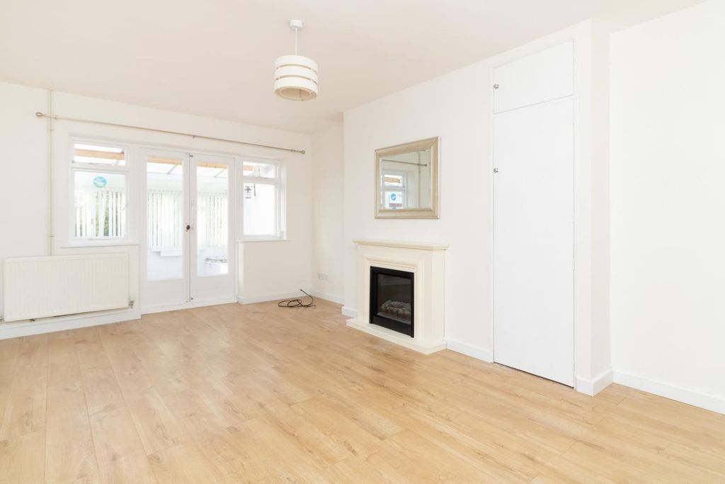 Property photo 3 of 8 4548753