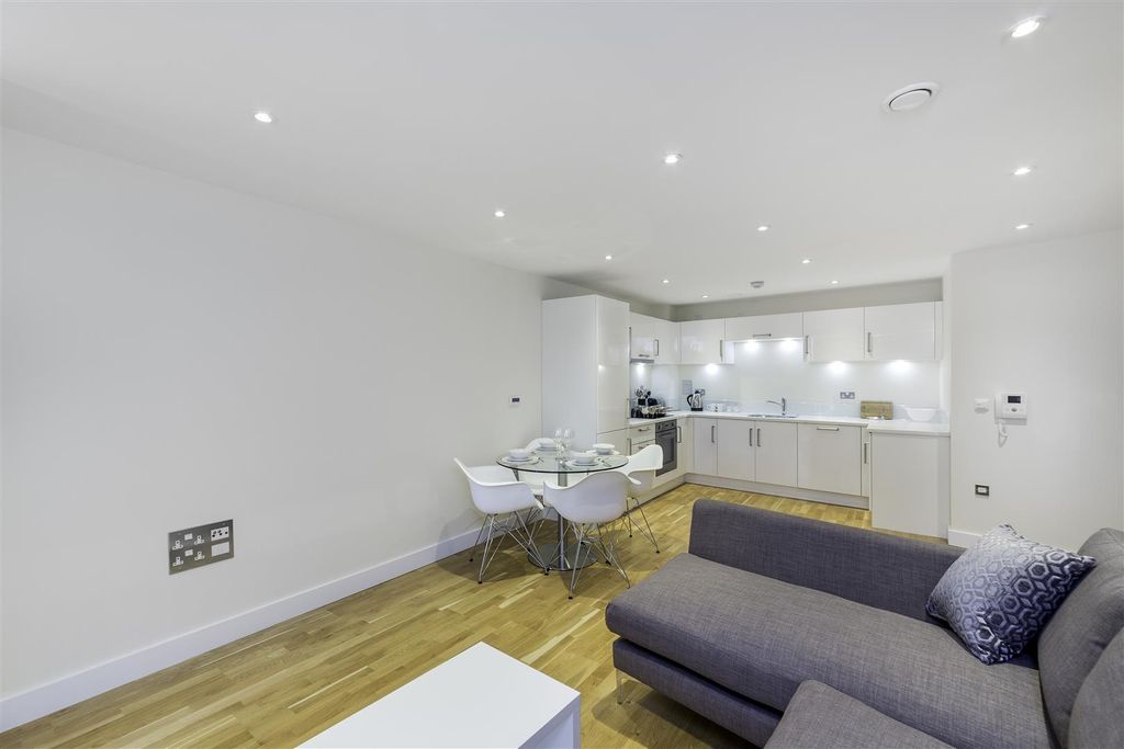 Property photo 3 of 10 Reception Room