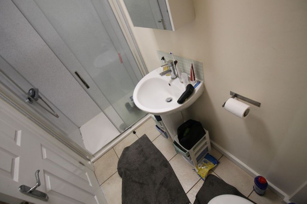 Property photo 2 of 15 A Well-Maintained Bathroom Featuring A Modern Show...