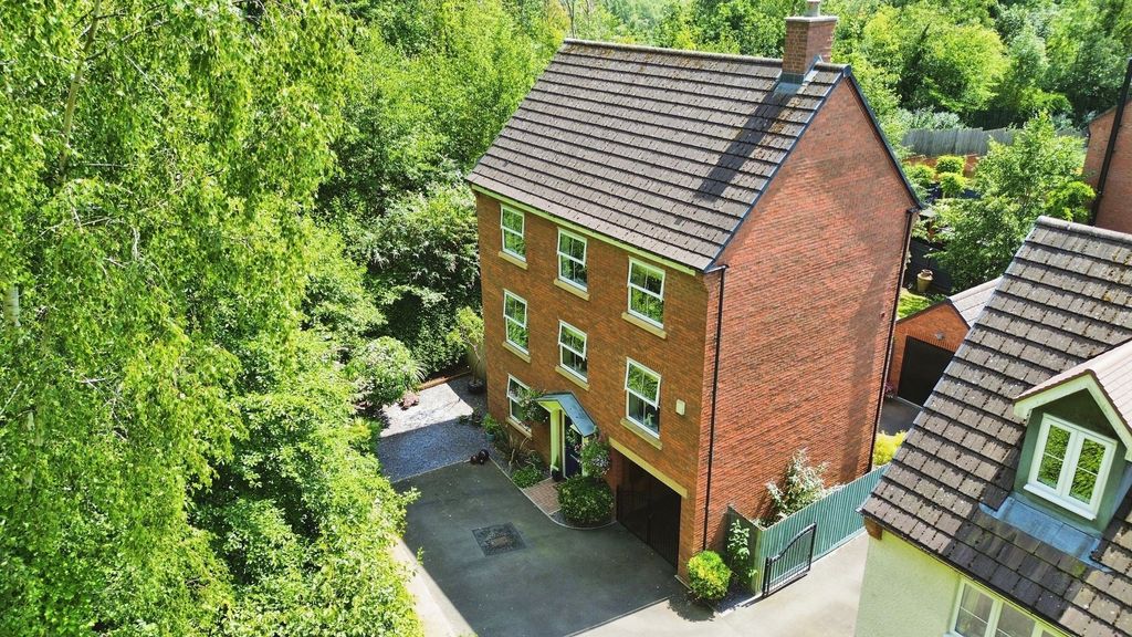 Property photo 1 of 31