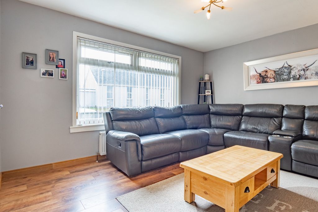 Property photo 3 of 37