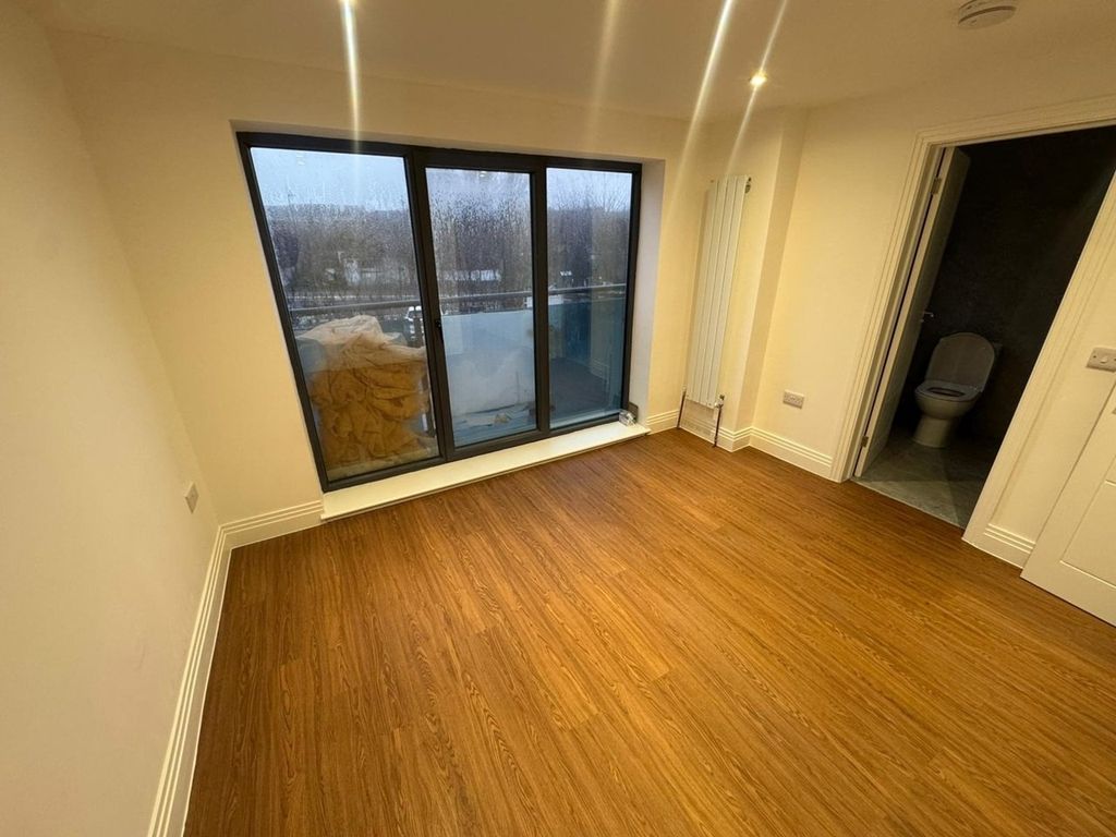 Property photo 3 of 6 Gallery